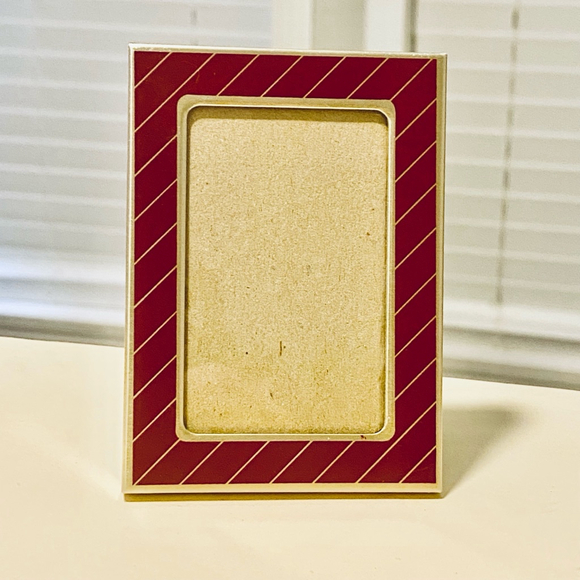 Two Small Vintage Picture Frames - Picture 5 of 9